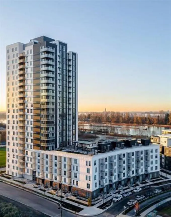 1903 3430 E KENT SOUTH AVENUE - photo 2 of 3