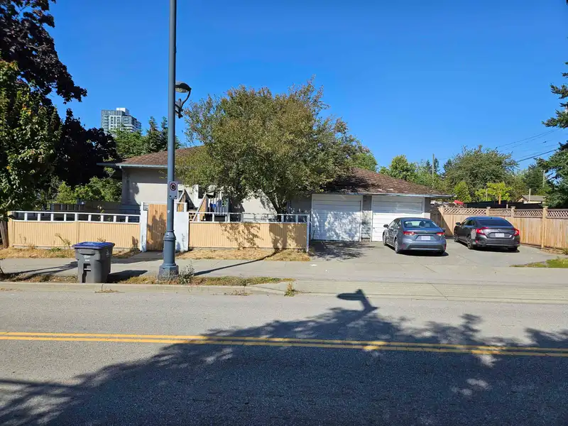 10564 137A STREET - photo 3 of 5