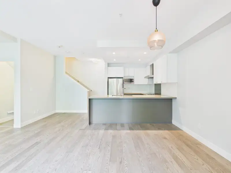 13 3201 NOEL DRIVE - photo 2 of 30