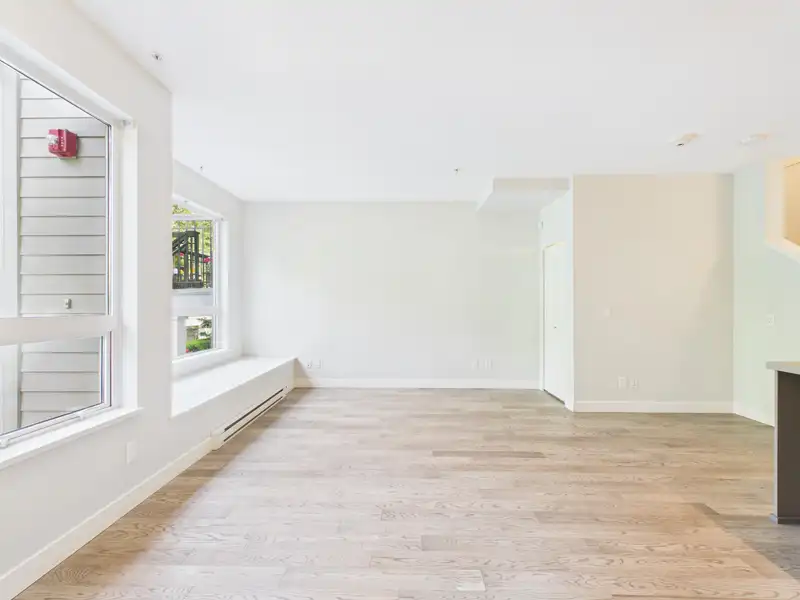 13 3201 NOEL DRIVE - photo 4 of 30