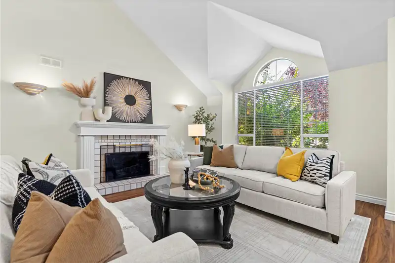 12051 IMPERIAL DRIVE - photo 4 of 37