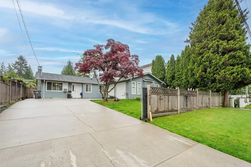 14088 78 AVENUE - photo 2 of 25