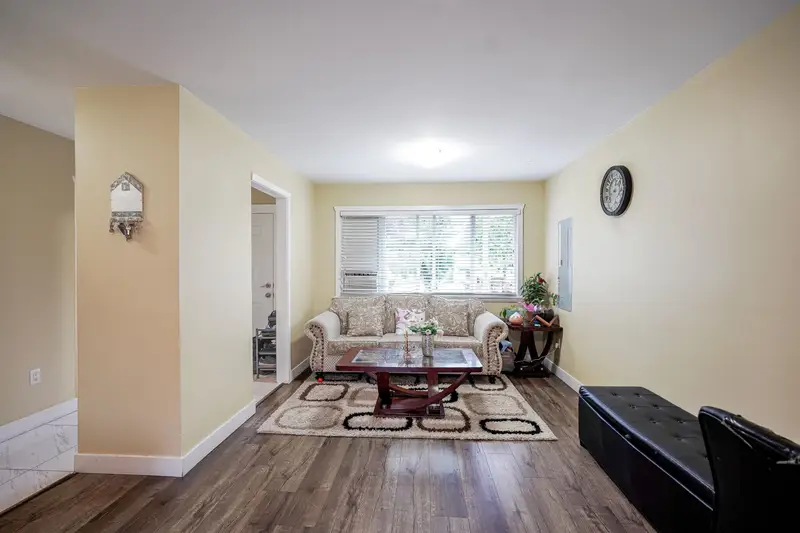 14088 78 AVENUE - photo 4 of 25