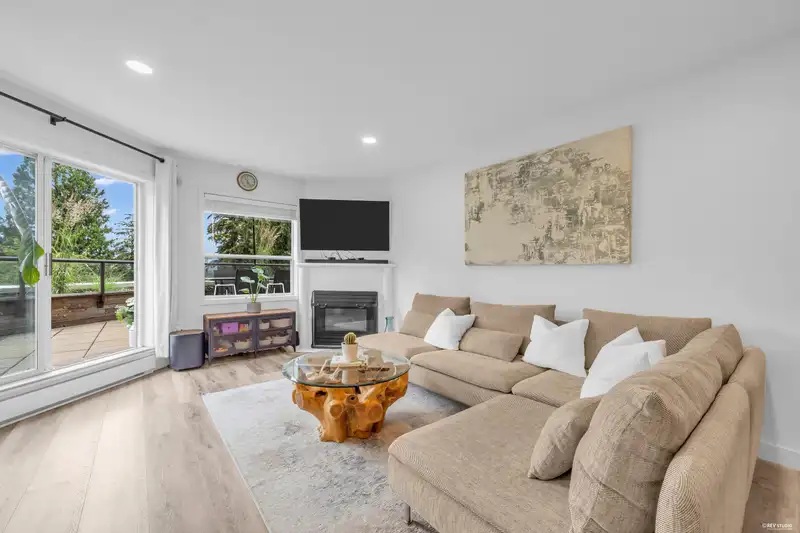 604 1500 OSTLER COURT - photo 4 of 40