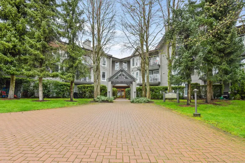 309 15150 108 AVENUE - photo 1 of 19