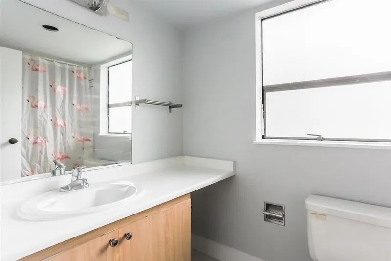 204 13316 71B AVENUE - photo 4 of 19