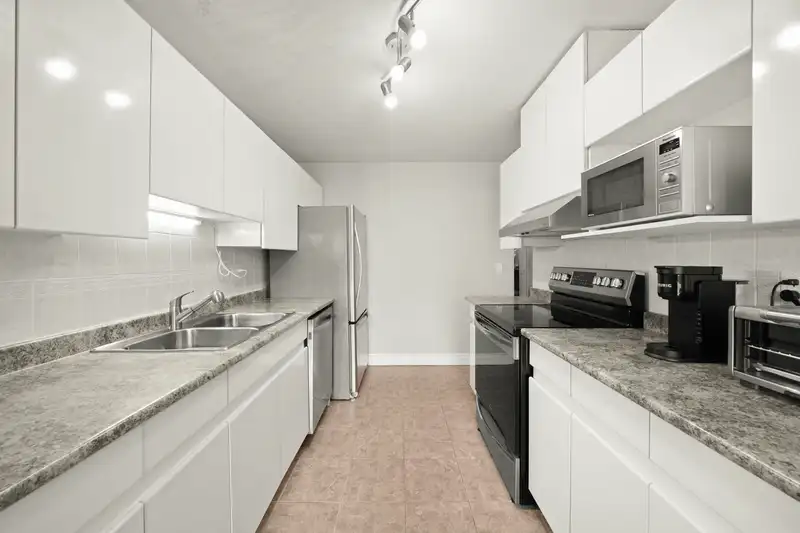 204 14988 101A AVENUE - photo 2 of 28