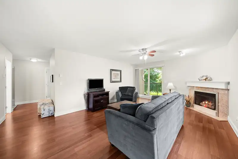 204 14988 101A AVENUE - photo 4 of 28