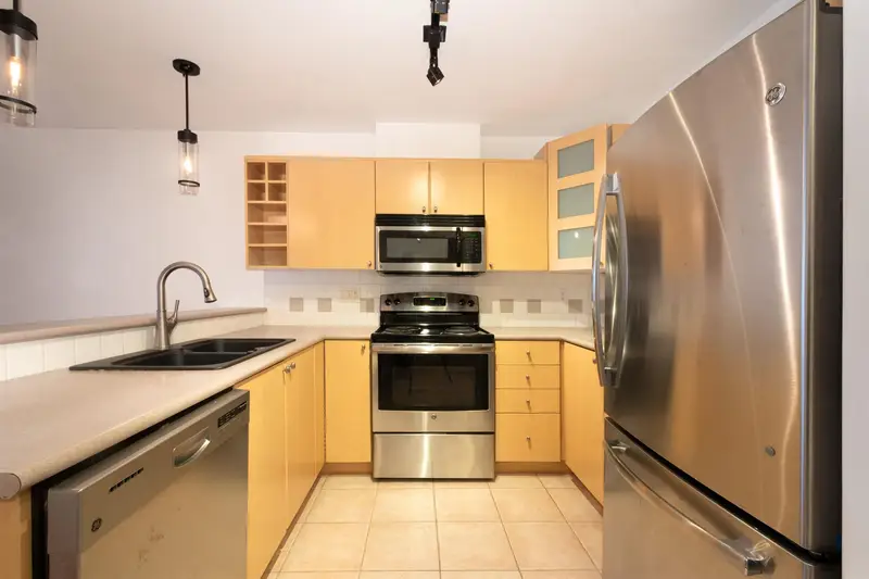 105 3136 ST JOHNS STREET - photo 3 of 25