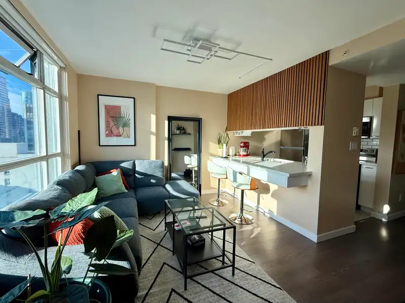 1701 438 SEYMOUR STREET - photo 1 of 29