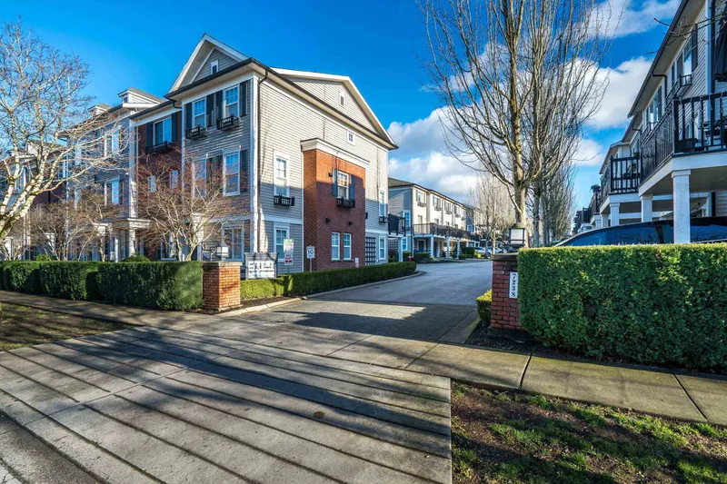 45 7238 189 STREET - photo 2 of 25