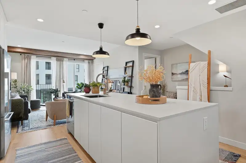 29 6340 MARKET AVENUE - photo 3 of 29