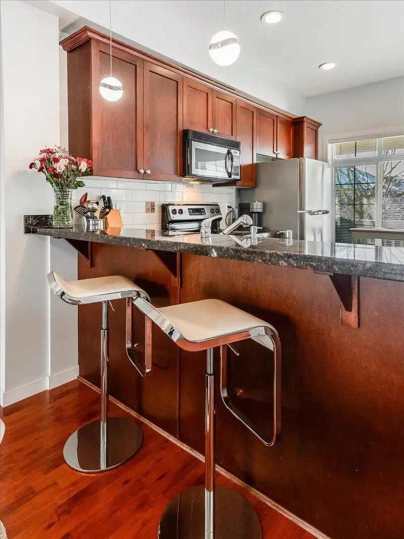 18 6852 193 STREET - photo 4 of 27