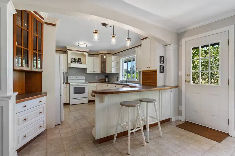 6576 RIVERSIDE STREET - photo 2 of 40