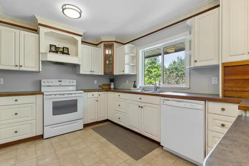 6576 RIVERSIDE STREET - photo 4 of 40