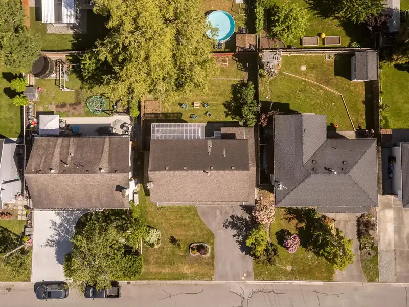 5489 MAPLE CRESCENT - photo 3 of 35