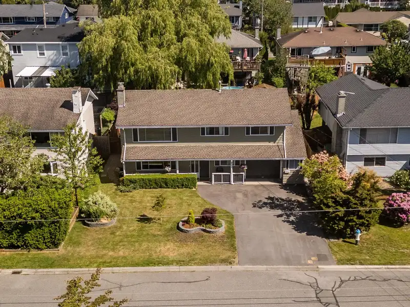5489 MAPLE CRESCENT - photo 4 of 35