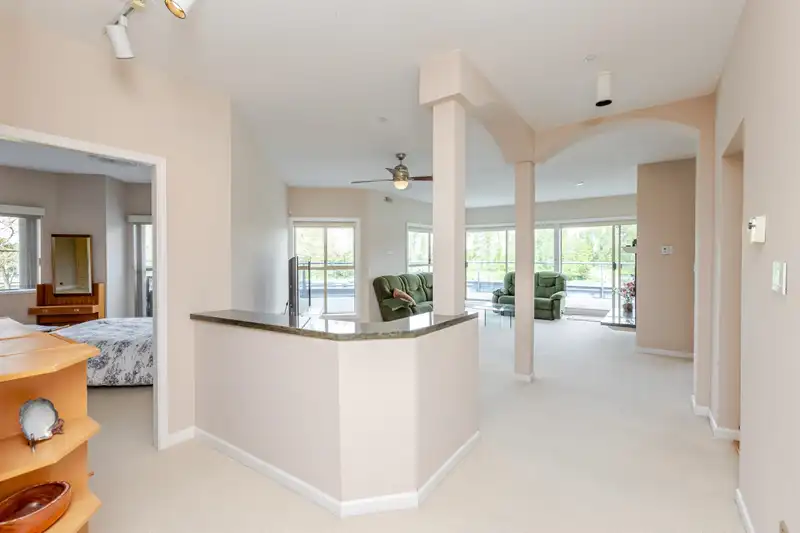 202 4753 W RIVER ROAD - photo 4 of 40