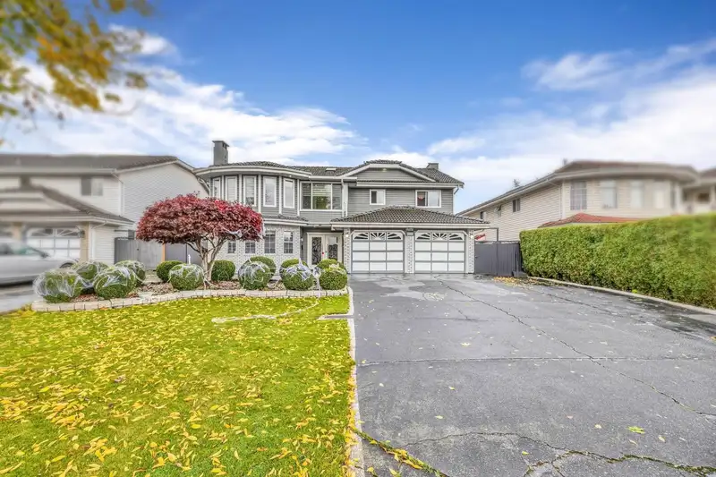 12432 75 AVENUE - photo 1 of 30