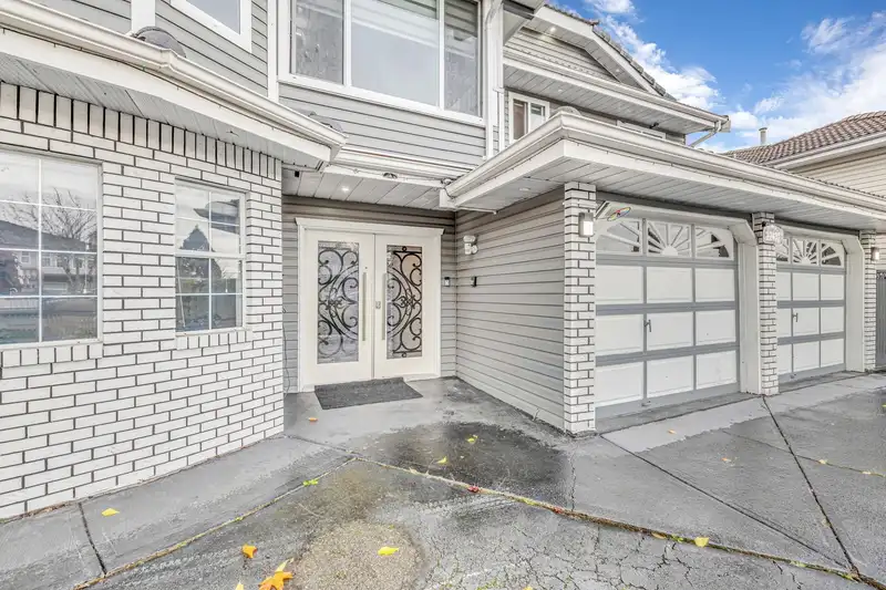 12432 75 AVENUE - photo 3 of 30