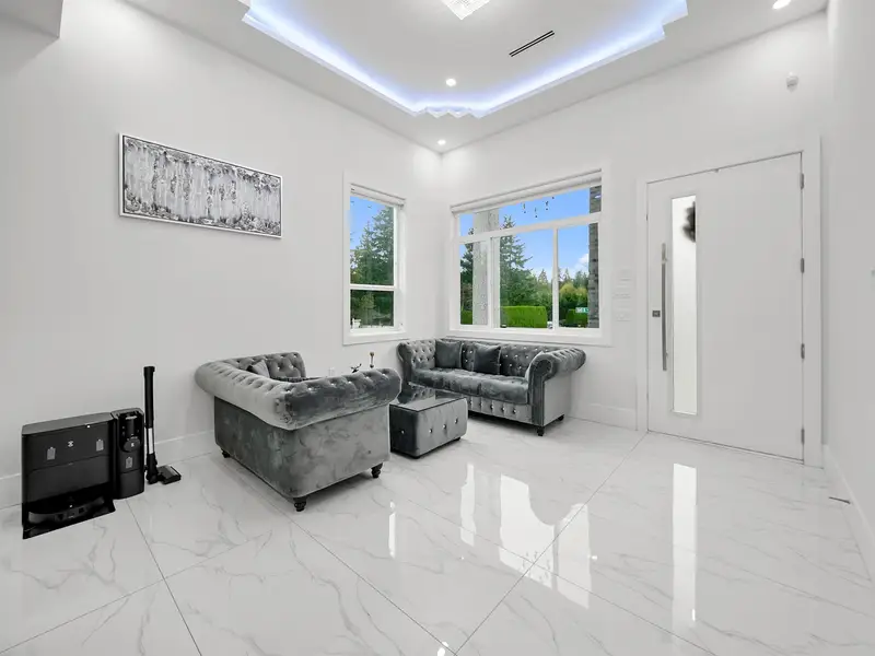 16158 96B AVENUE - photo 3 of 25