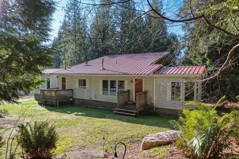 7103 SECHELT INLET ROAD - photo 4 of 25