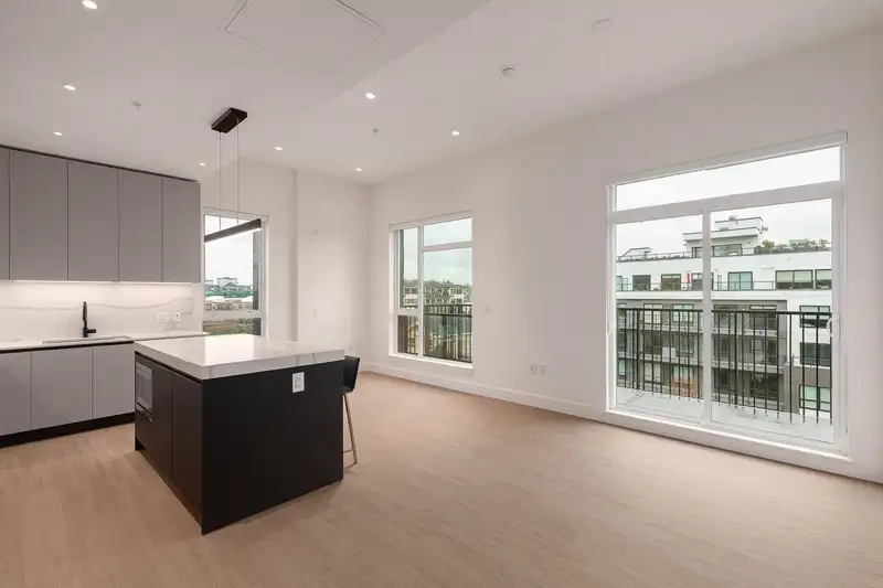 602 2235 E BROADWAY - photo 3 of 21