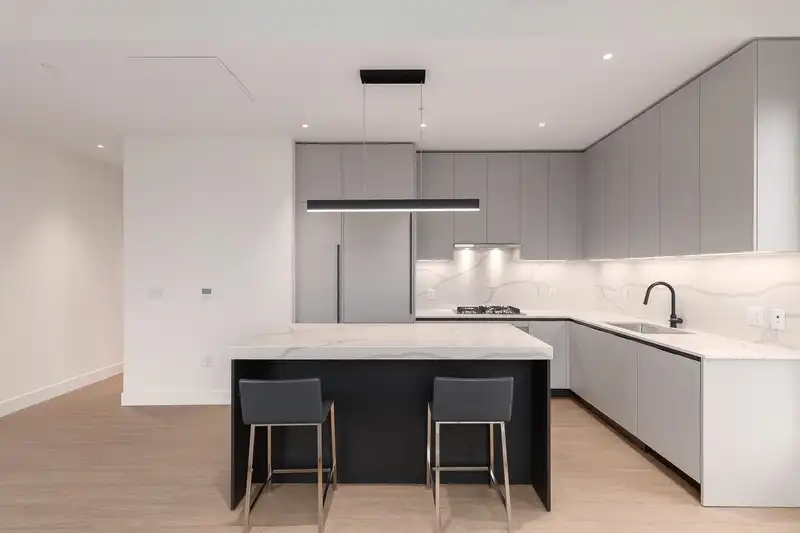602 2235 E BROADWAY - photo 4 of 21