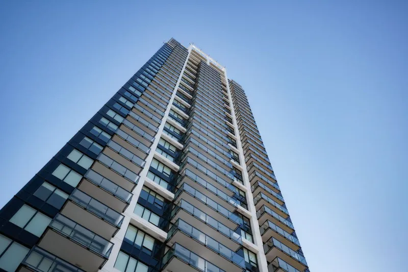 4001 6537 TELFORD AVENUE - photo 1 of 20