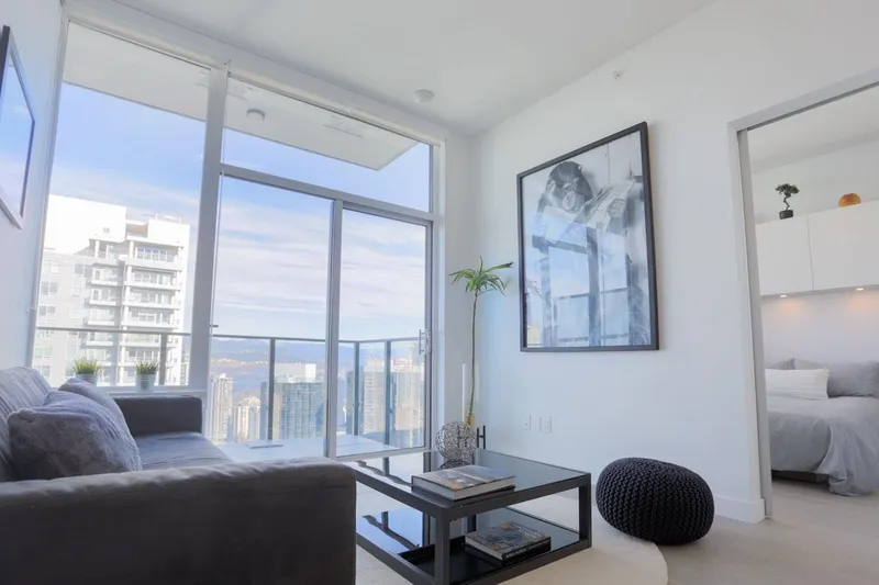 4001 6537 TELFORD AVENUE - photo 4 of 20