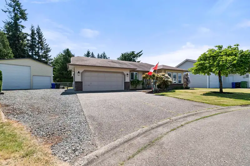 46118 DOWNES AVENUE - photo 1 of 40