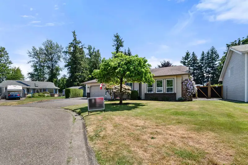 46118 DOWNES AVENUE - photo 3 of 40