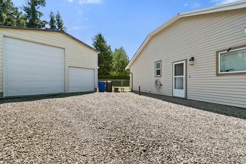 46118 DOWNES AVENUE - photo 4 of 40
