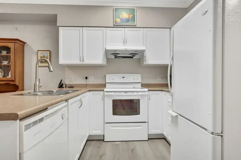 401 16068 83 AVENUE - photo 3 of 20