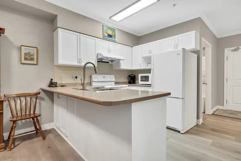 401 16068 83 AVENUE - photo 4 of 20