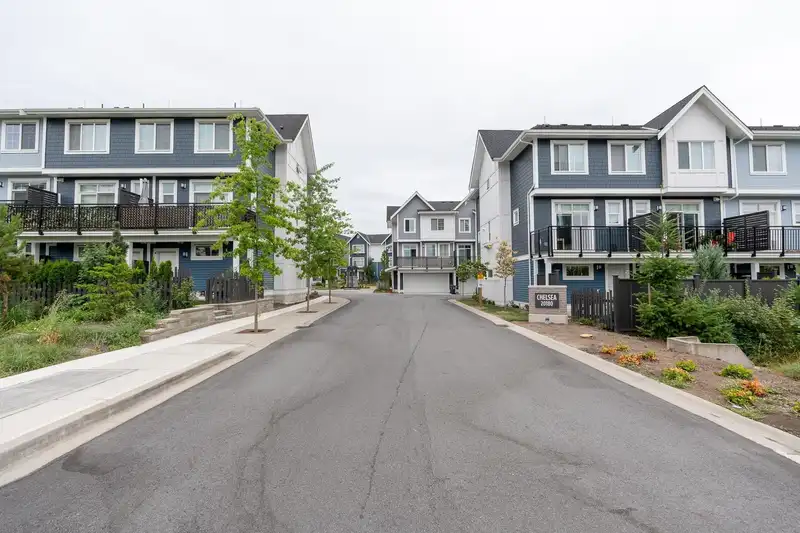 4 20180 84 AVENUE - photo 2 of 35
