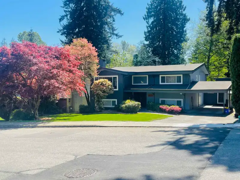2549 BENDALE ROAD - photo 1 of 39
