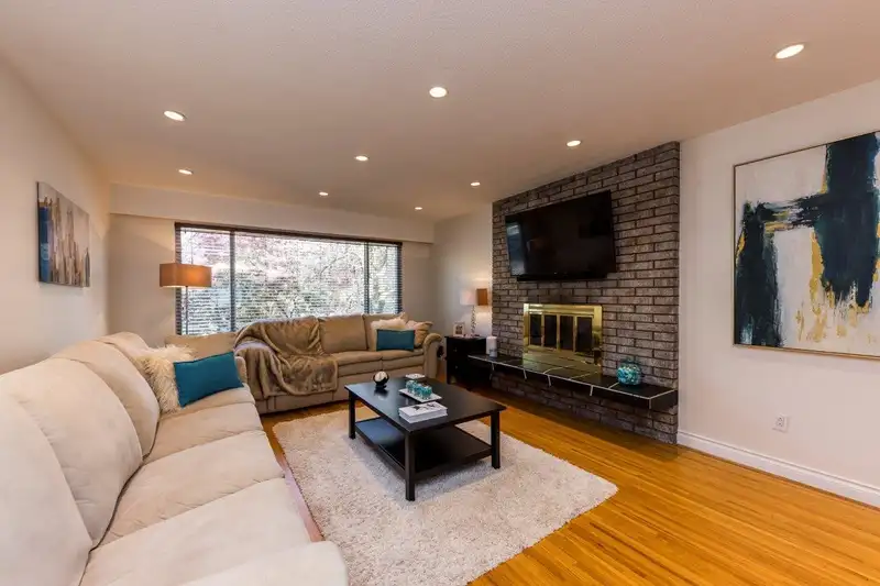 2549 BENDALE ROAD - photo 3 of 39
