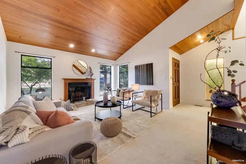 5118 VICTORY STREET - photo 2 of 40