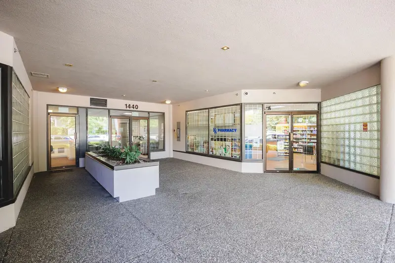 208 1440 GEORGE STREET - photo 4 of 25