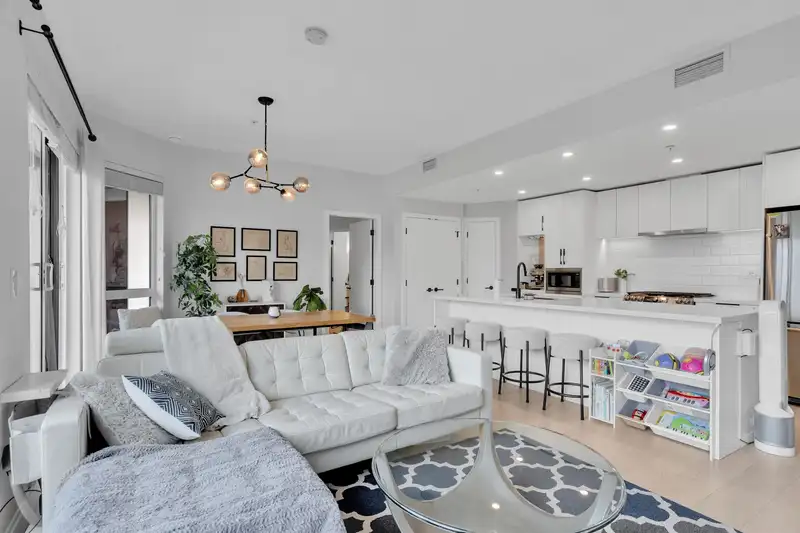 609 3038 ST. GEORGE STREET - photo 4 of 26