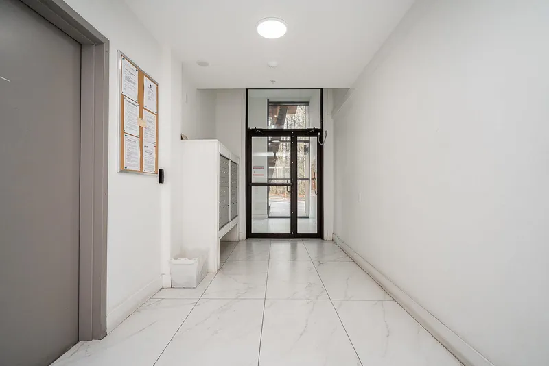 107 9689 140 STREET - photo 4 of 25