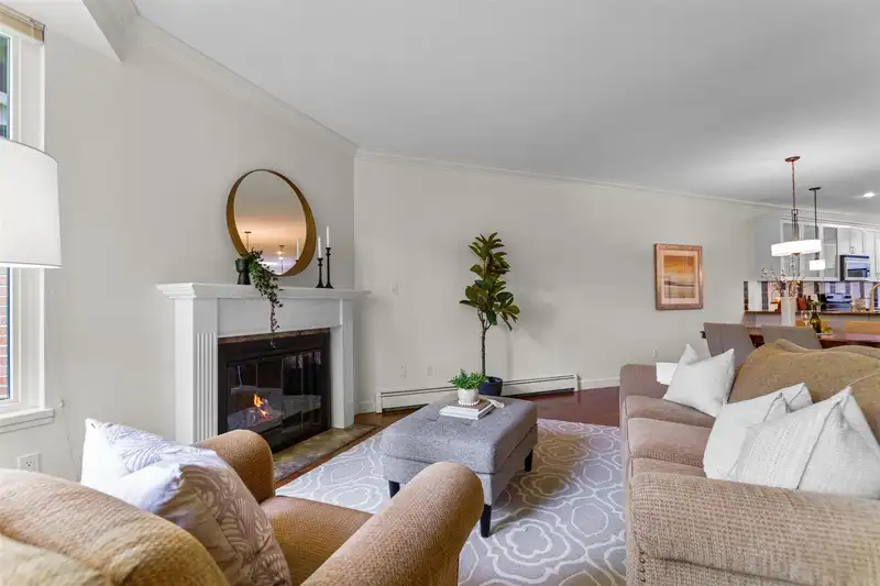 314 15300 17 AVENUE - photo 3 of 31