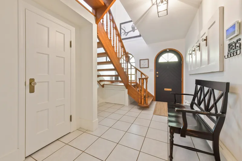 6096 180 STREET - photo 2 of 25