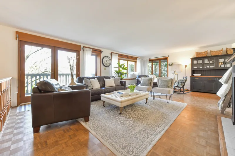 6096 180 STREET - photo 4 of 25