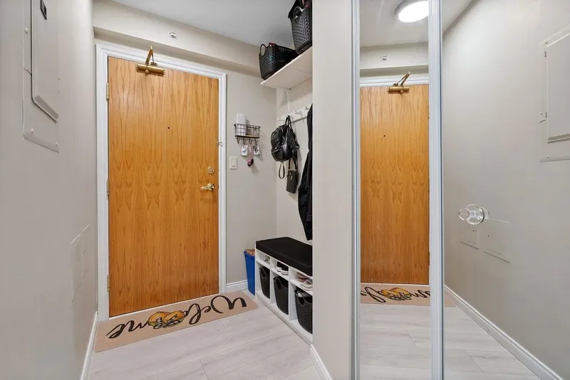 609 1189 HOWE STREET - photo 3 of 25