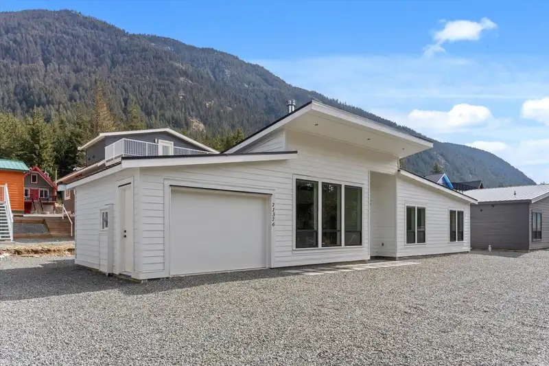 HG185 71376 GROVE PLACE - photo 4 of 36