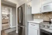 305 1351 MARTIN STREET - thumbnail 7