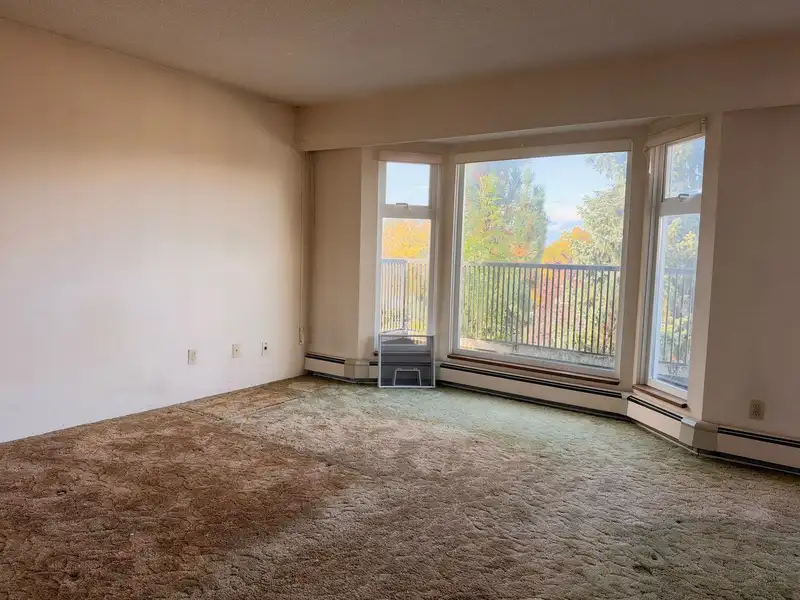 1318 E 34TH AVENUE - photo 2 of 3