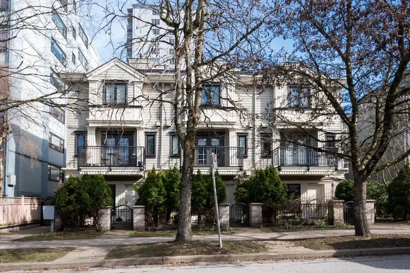 4 1135 BARCLAY STREET - photo 1 of 19